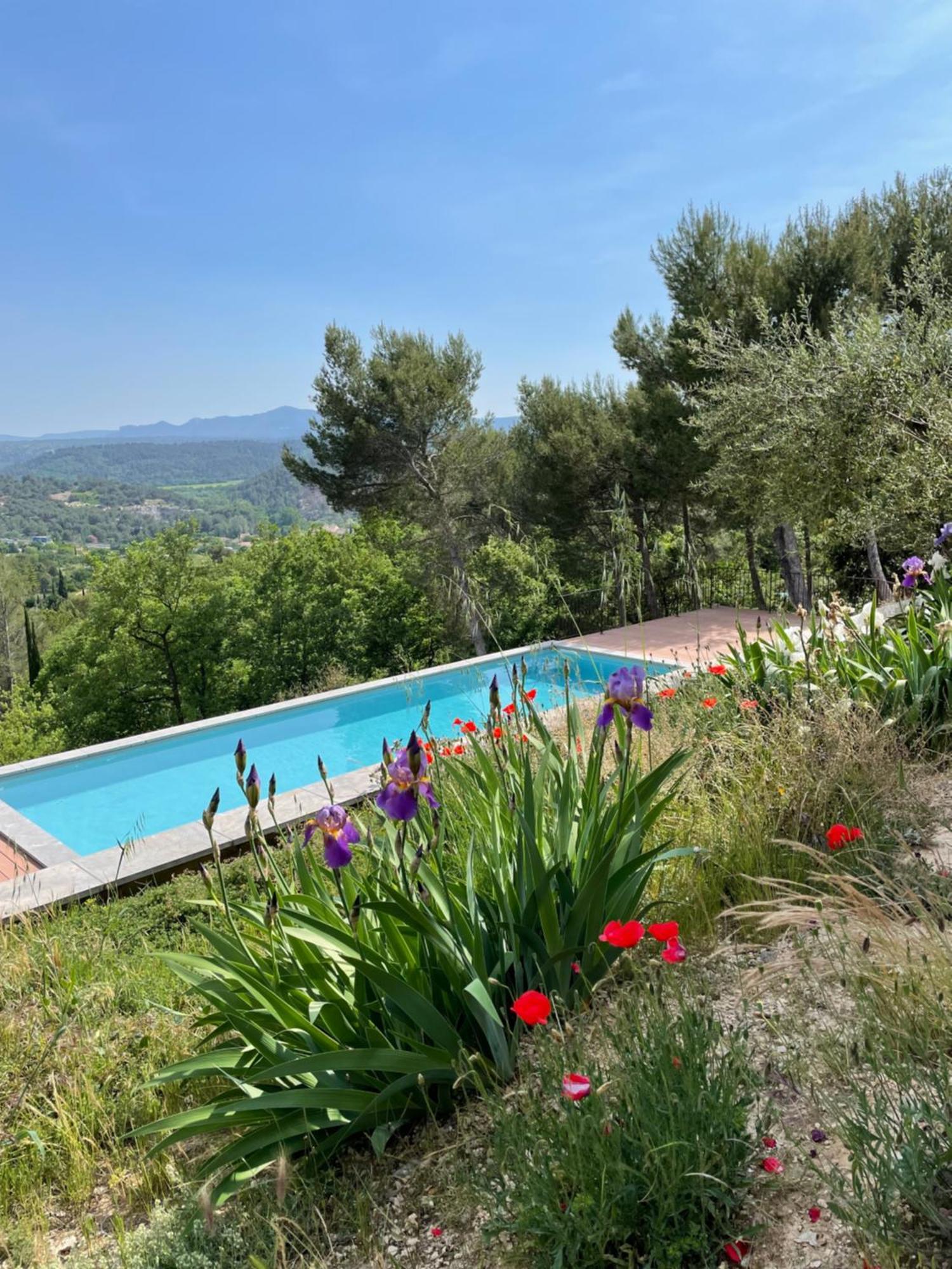 Villa Lumineuse Avec Piscine Clim 1Ere Etage Vue Panoramique Sur Les Montagnes Sur Le Site De La Sainte-Victoire Le Tholonet 외부 사진