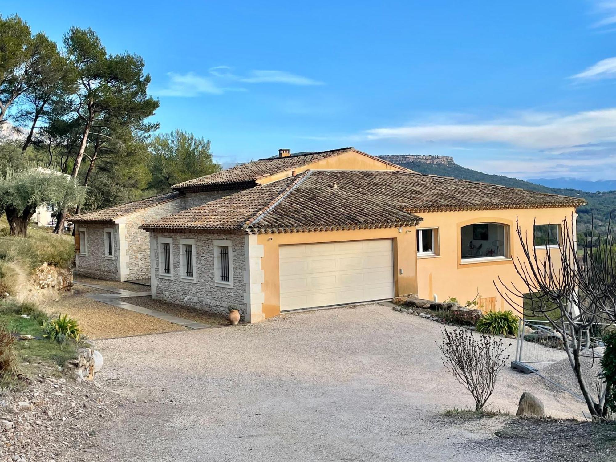 Villa Lumineuse Avec Piscine Clim 1Ere Etage Vue Panoramique Sur Les Montagnes Sur Le Site De La Sainte-Victoire Le Tholonet 외부 사진